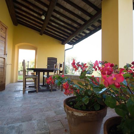 Casa Dei Lecci Lägenhet Foligno Exteriör bild