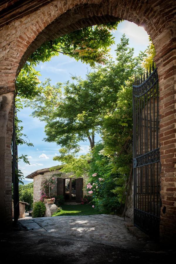 Casa Dei Lecci Lägenhet Foligno Exteriör bild