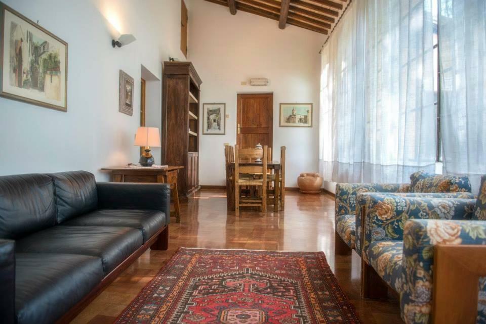 Casa Dei Lecci Lägenhet Foligno Exteriör bild