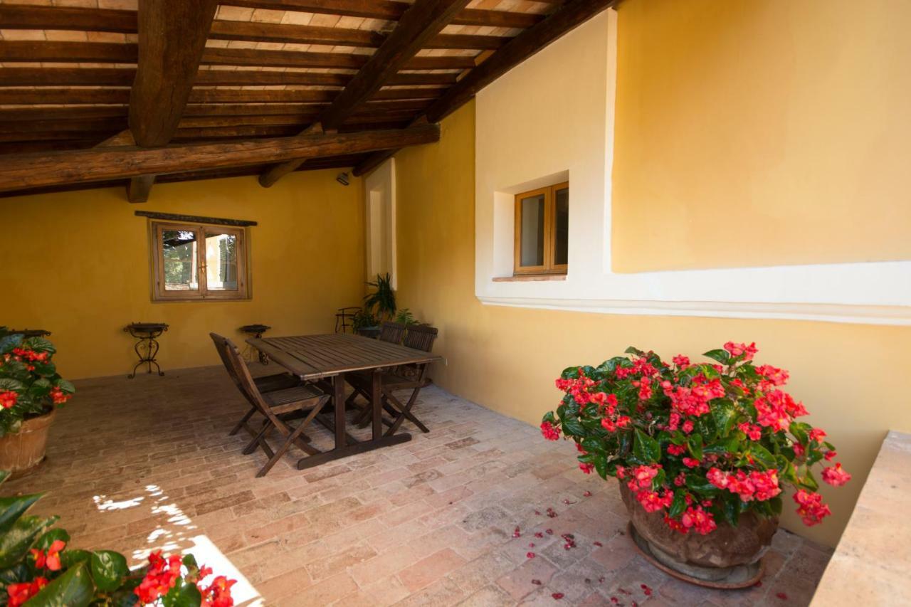 Casa Dei Lecci Lägenhet Foligno Exteriör bild