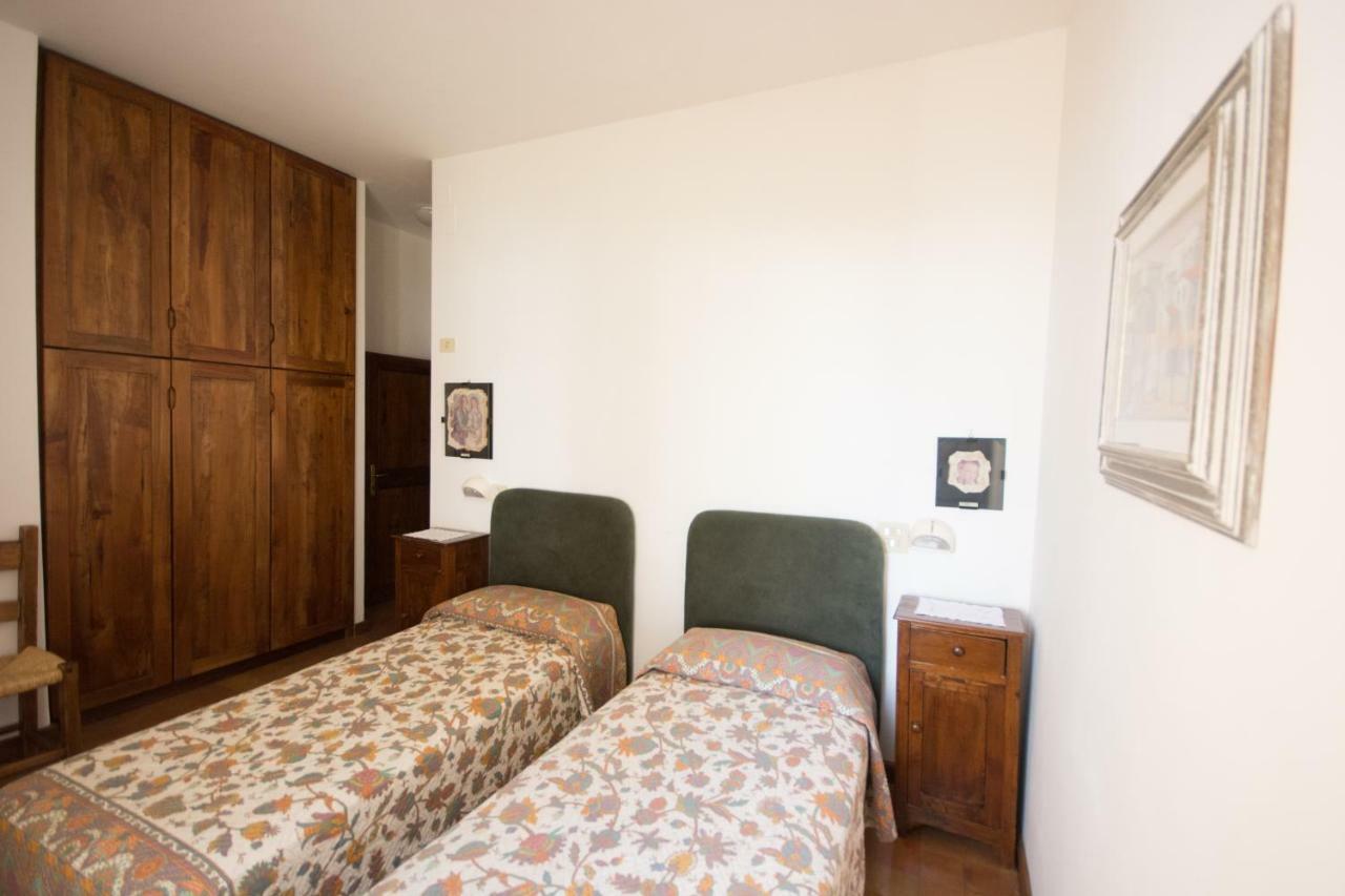 Casa Dei Lecci Lägenhet Foligno Exteriör bild