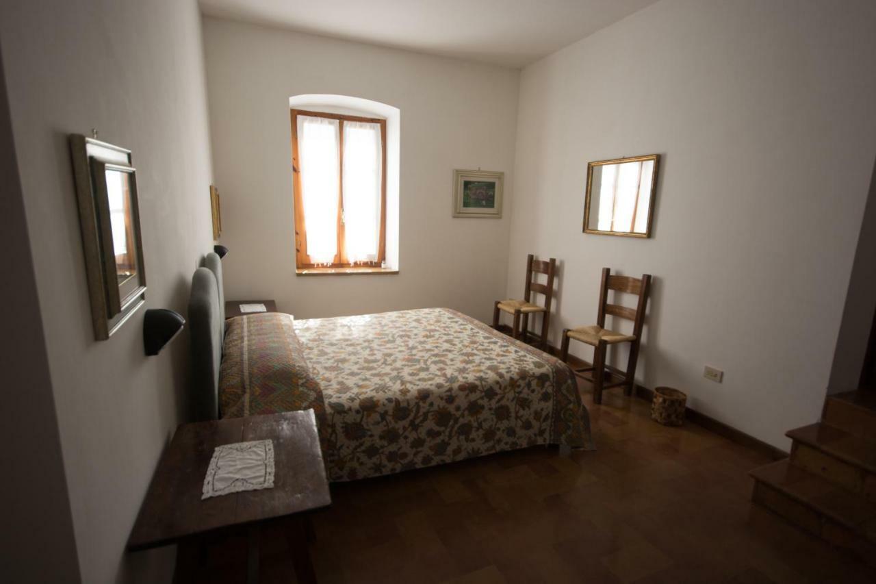 Casa Dei Lecci Lägenhet Foligno Exteriör bild